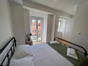 Ένα ή περισσότερα κρεβάτια σε δωμάτιο στο Jerónimos Apartments best place in Lisbon - 2º D
