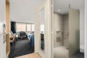 Postel nebo postele na pokoji v ubytování Hotel Sonderborg Strand