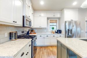 Gallery image of Chasing Sunsets in Rogers