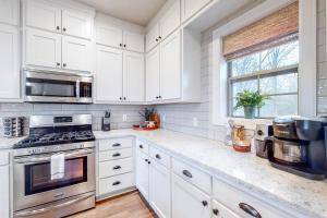 Gallery image of Chasing Sunsets in Rogers