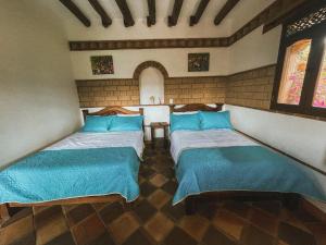 En eller flere senge i et værelse på Posada María del Carmen + 7 billeder