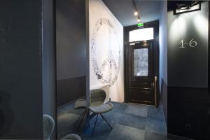 Boutique Hotel Oosteinde tesisinde bir oturma alanı