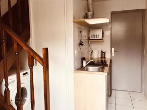 Kuchyňa alebo kuchynka v ubytovaní Maison de Longde-Appartement avec 2 chambres
