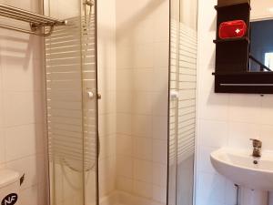 Kúpeľňa v ubytovaní Maison de Longde-Appartement avec 2 chambres