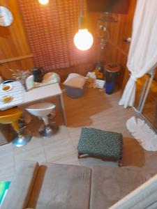 a living room with a couch and a table and a desk at Casa centro Porto belo in Porto Belo