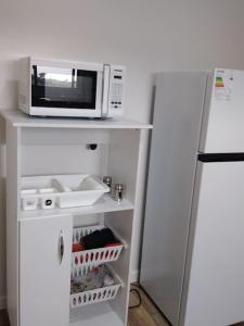 Una cocina o kitchenette en Casa en Villa Serrana para 4 personas.