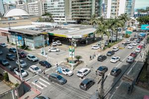 El barrio en el que está el departamento o un barrio cercano