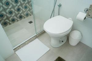 Un baño de Praia da Costa 2 Quartos com Suite Clássico