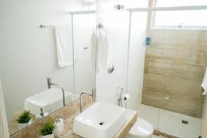 Un baño de Praia da Costa 2 Quartos com Suite Clássico