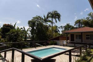 A piscina localizada em Pousada Beira Mar ou nos arredores