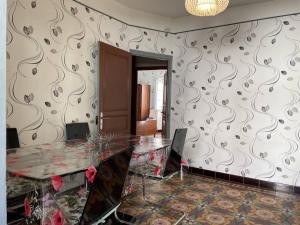 Część wypoczynkowa w obiekcie Appartement 3 pièces, 4 couchages à 100m de la plage, balcon, TV, lave-linge, centre-ville de Banyuls - FR-1-225C-115