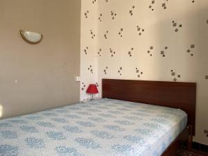 Łóżko lub łóżka w pokoju w obiekcie Appartement 3 pièces, 4 couchages à 100m de la plage, balcon, TV, lave-linge, centre-ville de Banyuls - FR-1-225C-115