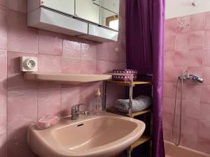 Kúpeľňa v ubytovaní Appartement 3 pièces, 4 couchages à 100m de la plage, balcon, TV, lave-linge, centre-ville de Banyuls - FR-1-225C-115 + 9 fotografií