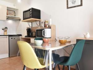 Una cocina o zona de cocina en Maison Gruissan, 3 pièces, 4 personnes - FR-1-229-856