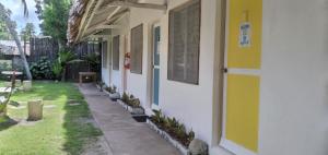 Zahrada ubytování Summer Homes Beach Front Resort and Cottages Port Barton