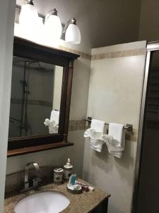 Koupelna v ubytování Ridgeview Suites 1 to 3