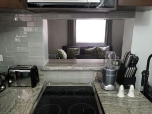 Kuchyň nebo kuchyňský kout v ubytování Ridgeview Suites 1 to 3