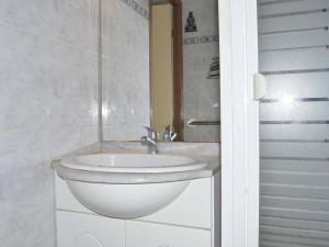 a bathroom with a white sink and a toilet at Saint Pierre la Mer, Appt 2 pièces, cabine, 6 couchages, près plage, animaux OK - FR-1-229D-249 in Saint Pierre La Mer +9 photos