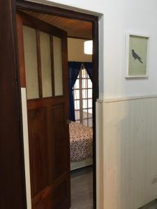 a door leading to a bedroom with a bed at Casa de Tigres in Tigre