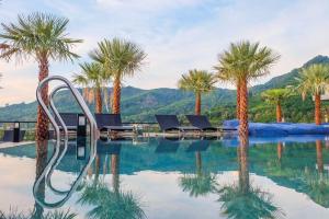 Bazén v ubytování Kamala Beach P15 Pool view Suite nebo v jeho okolí