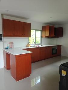 Kuchyň nebo kuchyňský kout v ubytování Villa B23 Phuket