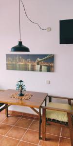 Uma TV ou centro de entretenimento em Vv casafaromar oceanfront comfort