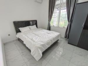 Voodi või voodid majutusasutuse Villa kota bunga toas