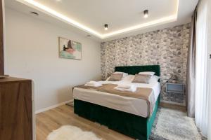 A bed or beds in a room at PontJó Apartman Miskolc