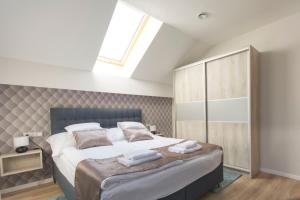 A bed or beds in a room at PontJó Apartman Miskolc