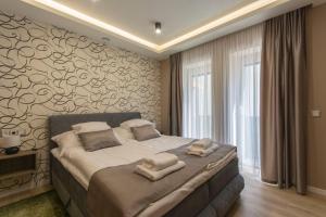A bed or beds in a room at PontJó Apartman Miskolc