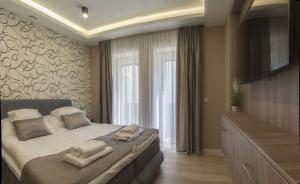 A bed or beds in a room at PontJó Apartman Miskolc