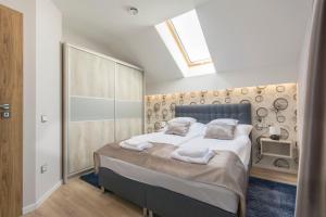 A bed or beds in a room at PontJó Apartman Miskolc