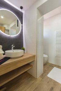 A bathroom at PontJó Apartman Miskolc
