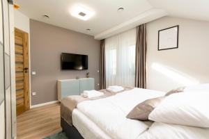 A bed or beds in a room at PontJó Apartman Miskolc