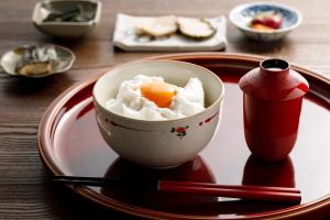 旅館の敷地内または近くでの食事または食べ物
