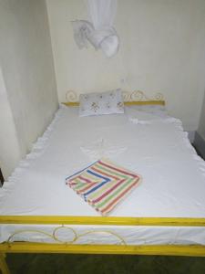 Een bed of bedden in een kamer bij Maison d'Accueil - Fondation San Filippo Neri