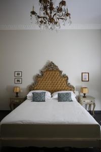 A bed or beds in a room at Dimora Caffaro