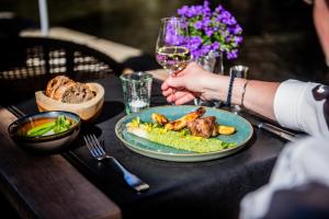 Toit hotelli aladel või selle läheduses