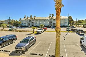 デスティンにあるDestin Apt with Pool Access in Indian Lake!のギャラリーの写真