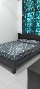 Кровать или кровати в номере Kerian Putra Muslimstay