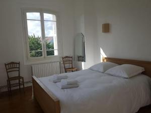 Zdjęcie z galerii obiektu Villa du Mont Joly, écrin de verdure proche mer ! w mieście Touques
