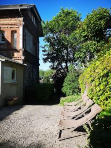 Zdjęcie z galerii obiektu Villa du Mont Joly, écrin de verdure proche mer ! w mieście Touques