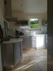 Zdjęcie z galerii obiektu Villa du Mont Joly, écrin de verdure proche mer ! w mieście Touques