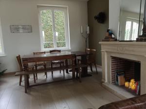 Zdjęcie z galerii obiektu Villa du Mont Joly, écrin de verdure proche mer ! w mieście Touques