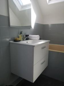 Zdjęcie z galerii obiektu Villa du Mont Joly, écrin de verdure proche mer ! w mieście Touques