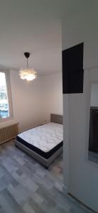 Posteľ alebo postele v izbe v ubytovaní Colocation maison - Villeurbanne près de Lyon