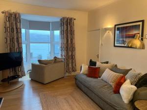 A seating area at Harbourside 2 Bed apartment, Barmouth Bridge Views