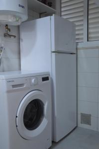 Mynd úr myndasafni af GEMELOS IV Loysan apt. with pool í Benidorm