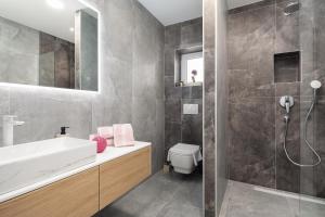 Koupelna v ubytování Luxury Apartment Lorena - Private Heated Pool -