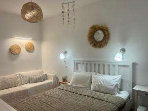 Кровать или кровати в номере Afroditi Junior Suites